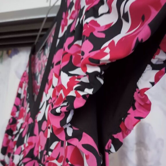 Bay Studio Plus 1x Pink & Black Floral Blouse V-Neck 20/22W - Picture 3 of 9